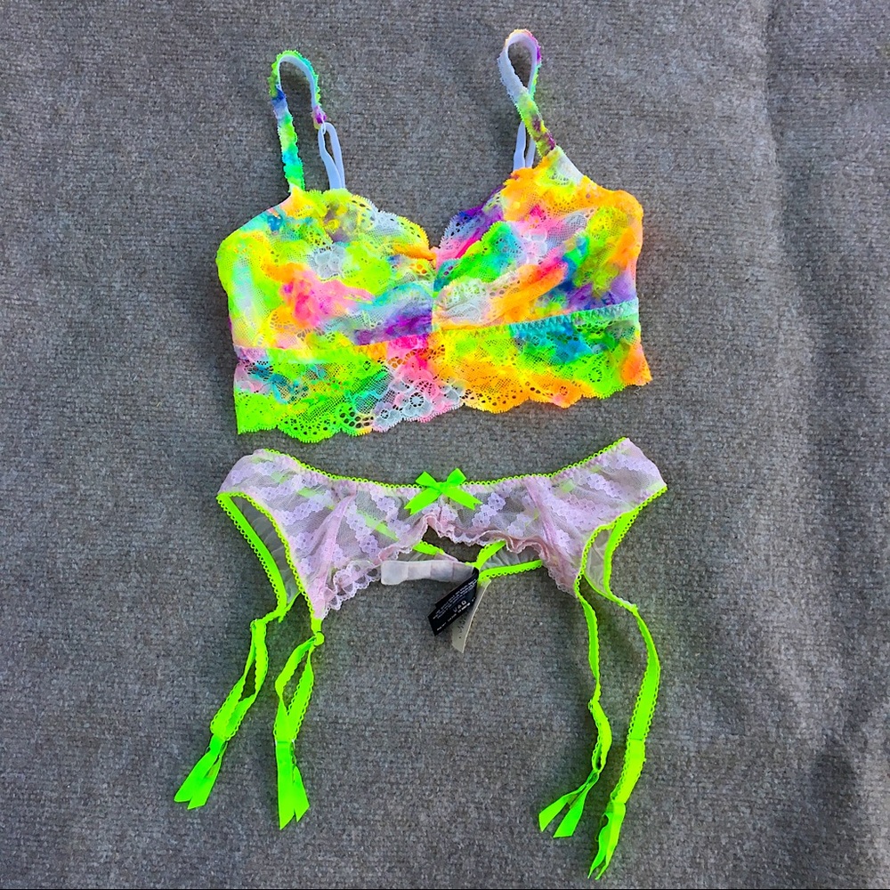 Victoria’s Secret PINK lace bralette garder neon